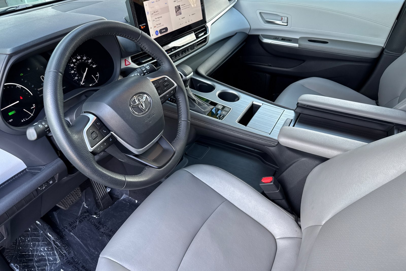 Used 2025 Toyota Sienna XLE FWD image 10