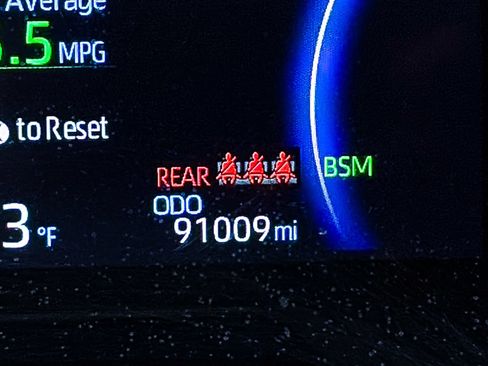 Used 2022 Toyota RAV4 Limited AWD/4WD image 32