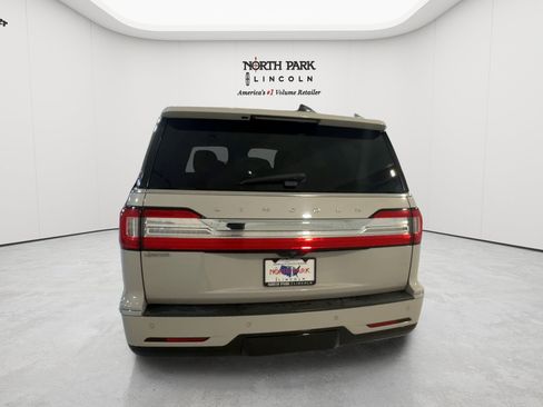 Used 2019 Lincoln Navigator L Select RWD image 6
