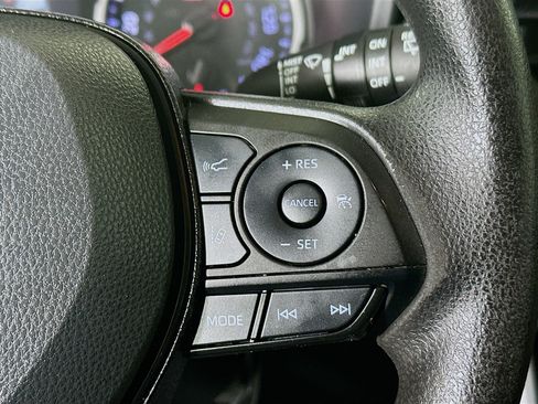 Used 2021 Toyota RAV4 XLE FWD image 17
