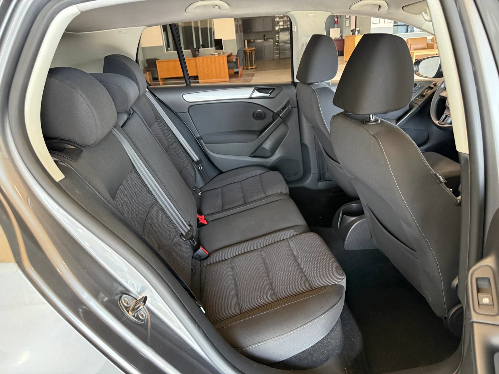 Used 2012 Volkswagen Golf 4-Door FWD image 12