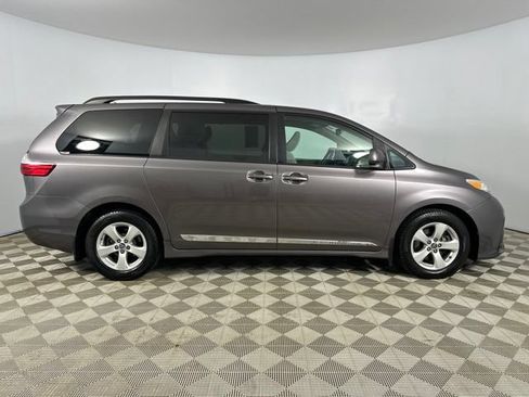 Used 2019 Toyota Sienna LE w/ Protection Package FWD image 8