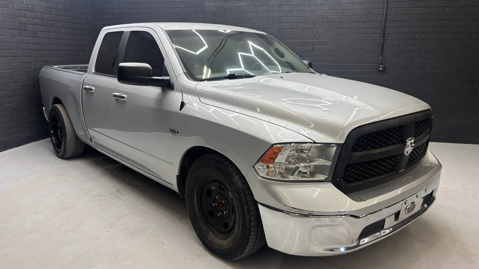 Used 2017 RAM 1500 Classic SLT RWD image 1