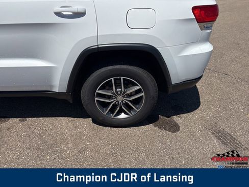 Used 2018 Jeep Grand Cherokee Laredo AWD/4WD image 34