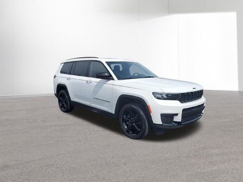 Used 2023 Jeep Grand Cherokee L Laredo image 2