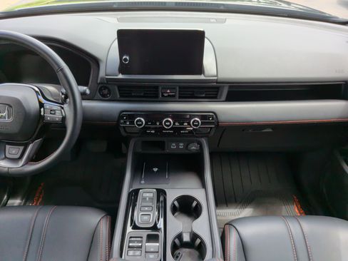 Used 2025 Honda Pilot TrailSport image 34