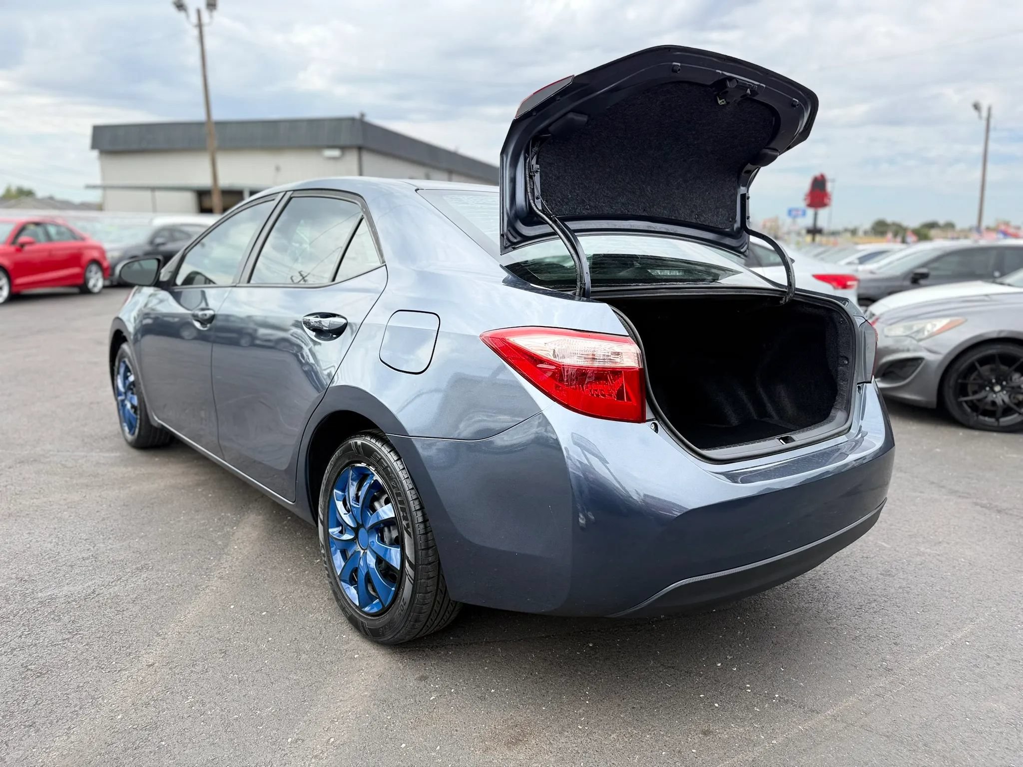 Used 2019 Toyota Corolla LE FWD image 35