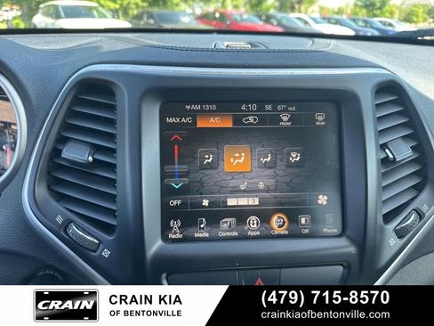 Used 2016 Jeep Cherokee Latitude w/ Cold Weather Group FWD image 23