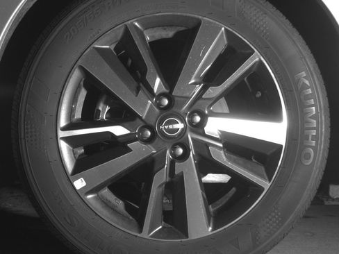 Used 2025 Nissan Versa SV FWD image 12