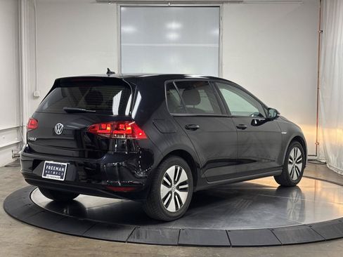 Used 2016 Volkswagen e-Golf SE w/ DC Fast Charging Package FWD image 9