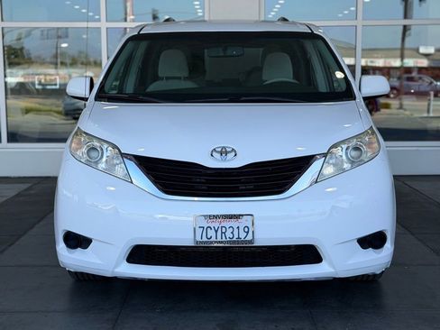 Used 2014 Toyota Sienna LE FWD image 4