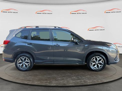 Used 2022 Subaru Forester Premium AWD/4WD image 6