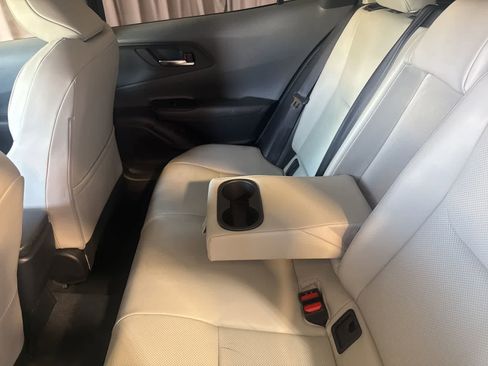 Used 2025 Toyota Prius XLE FWD image 16