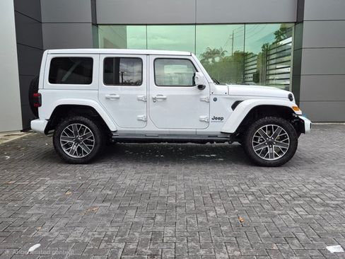 Used 2024 Jeep Wrangler High Altitude AWD/4WD image 4