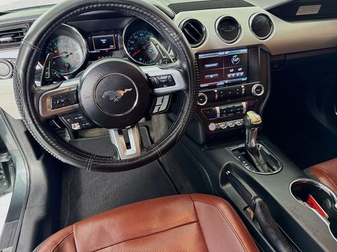 Used 2015 Ford Mustang Premium image 29