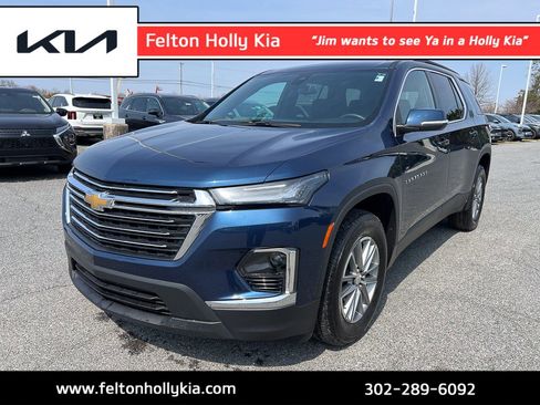 Used 2023 Chevrolet Traverse LT image 1