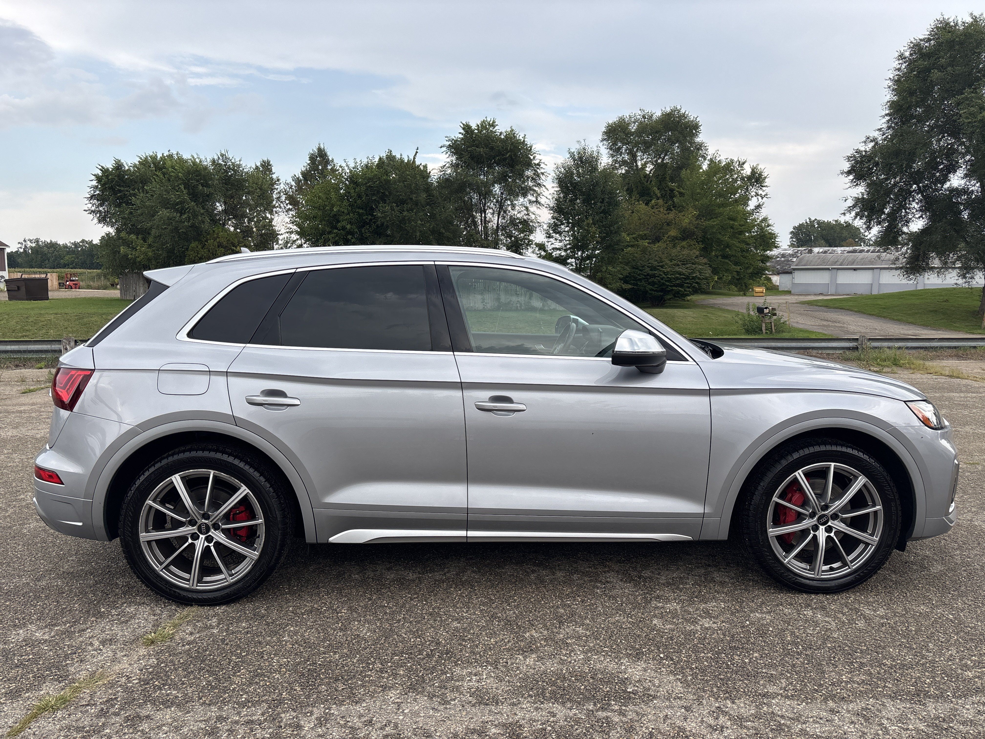 Used 2023 Audi SQ5 Premium Plus w/ Premium Plus Package AWD/4WD image 2