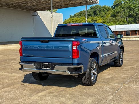 Used 2024 Chevrolet Silverado 1500 LT AWD/4WD image 11