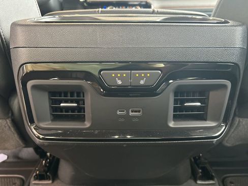 Used 2024 GMC Sierra 1500 AT4 w/ Technology Package image 15