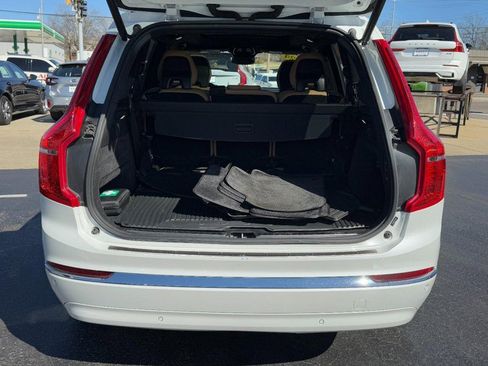 Certified 2024 Volvo XC90 T8 Ultimate w/ Lounge Package image 5