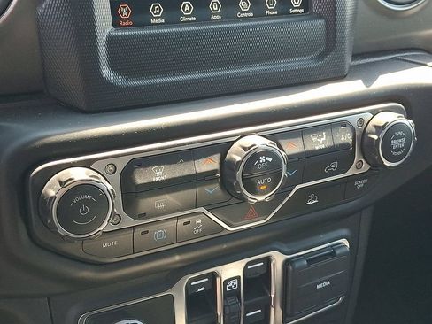 Used 2023 Jeep Wrangler Unlimited AWD/4WD image 16