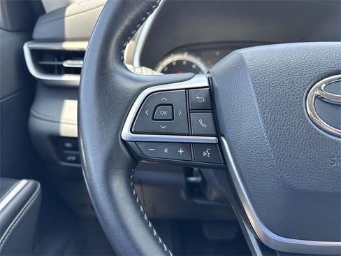 Used 2022 Toyota Highlander XLE image 16