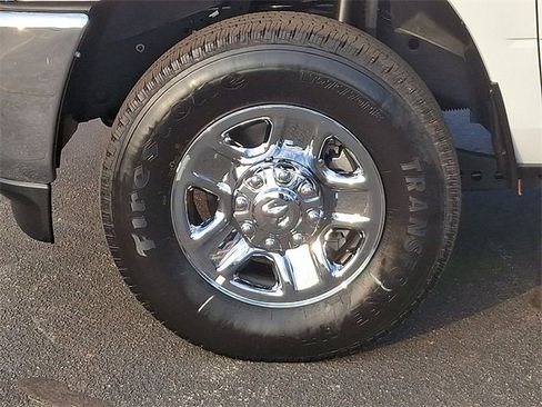 Used 2024 RAM 2500 Tradesman w/ Chrome Appearance Group image 8