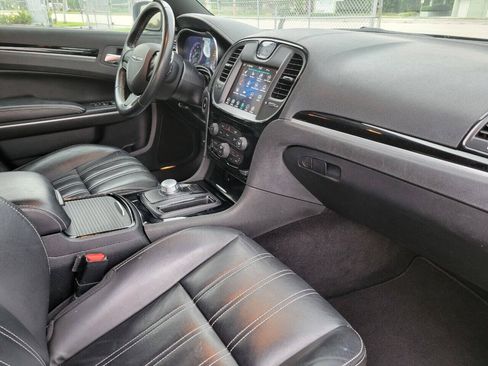 Used 2021 Chrysler 300 S RWD image 9