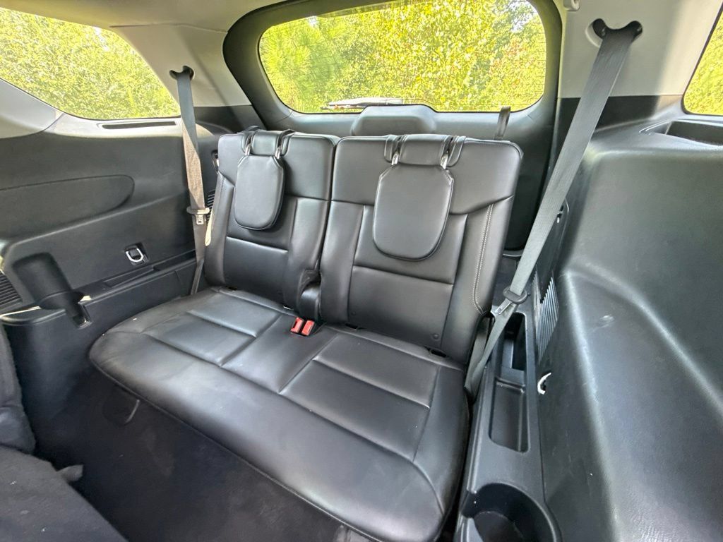 Used 2024 Ford Explorer XLT w/ Equipment Group 202A RWD image 17