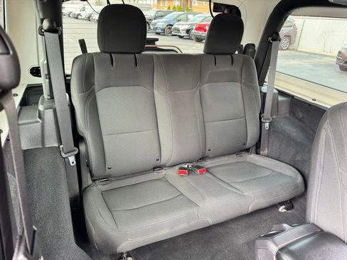 Used 2022 Jeep Wrangler Sport AWD/4WD image 12