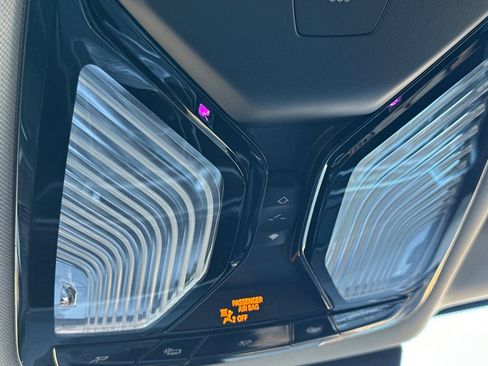 Used 2025 BMW X7 xDrive40i w/ Parking Assistance Package image 22