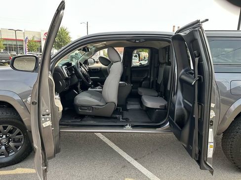 Used 2022 Toyota Tacoma SR5 w/ Black Out Package (TMS) AWD/4WD image 26