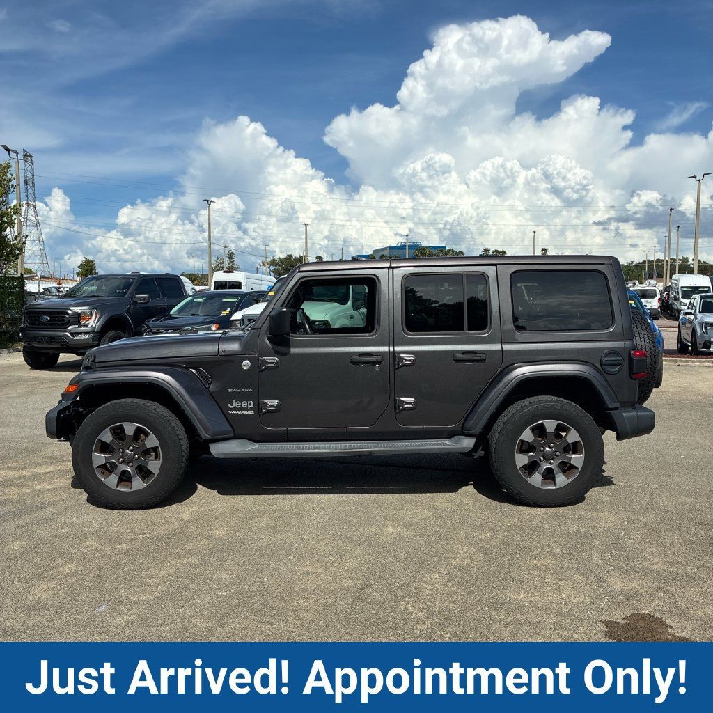 Used 2018 Jeep Wrangler Unlimited Sahara AWD/4WD image 4