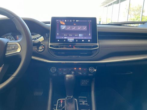 Used 2025 Jeep Compass Trailhawk image 17