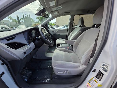 Used 2019 Toyota Sienna LE image 19