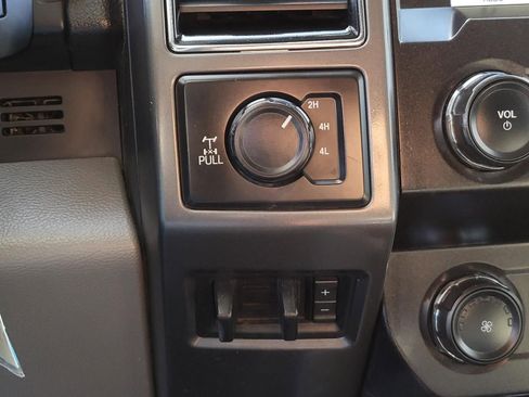 Used 2019 Ford F250 XLT w/ XLT Value Package image 29