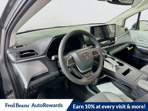 New 2026 Toyota Sienna XLE image 13
