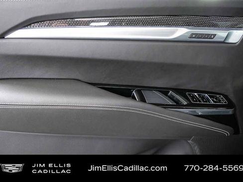 Used 2025 Cadillac Escalade V w/ LPO, ONYX Package image 6