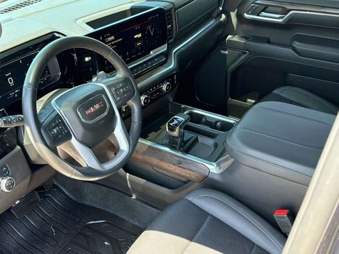 Used 2025 GMC Sierra 1500 SLT AWD/4WD image 4