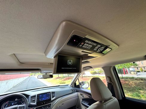 Used 2017 Honda Pilot EX-L image 10