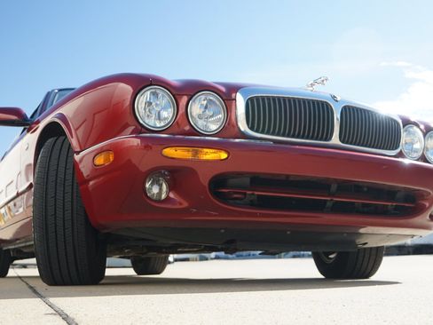 Used 1999 Jaguar XJ8 image 22