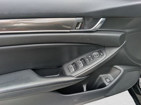 Used 2018 Honda Accord Sport image 9