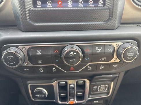 Used 2018 Jeep Wrangler Unlimited Sport S image 33