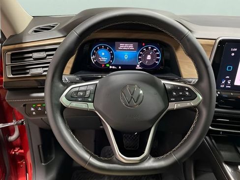 Used 2024 Volkswagen Atlas SE w/ Panoramic Sunroof Package AWD/4WD image 13