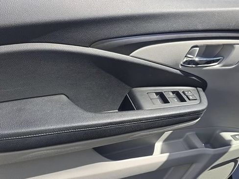 Used 2016 Honda Pilot LX image 9
