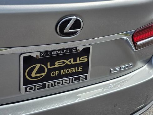 Used 2018 Lexus LS 500 w/ Interior Upgrade Package image 32