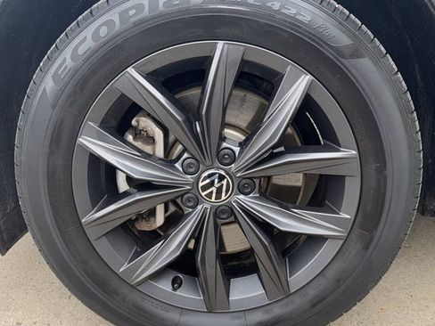 Certified 2022 Volkswagen Tiguan SE w/ Panoramic Sunroof Package image 16