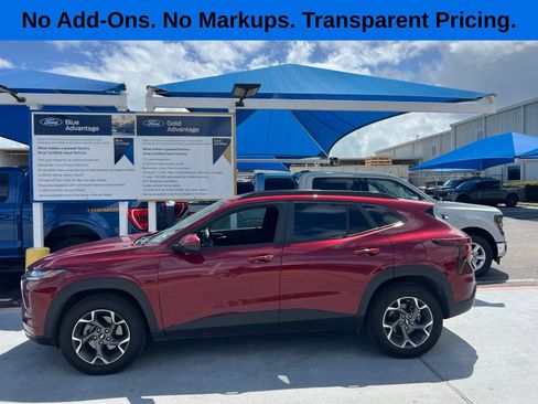 Used 2024 Chevrolet Trax LT w/ Driver Confidence Package FWD image 1