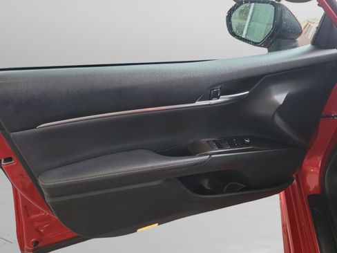 Used 2022 Toyota Camry XSE image 10