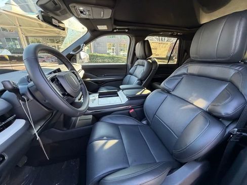 New 2025 Lincoln Navigator Reserve w/ Jet Appearance Package image 13